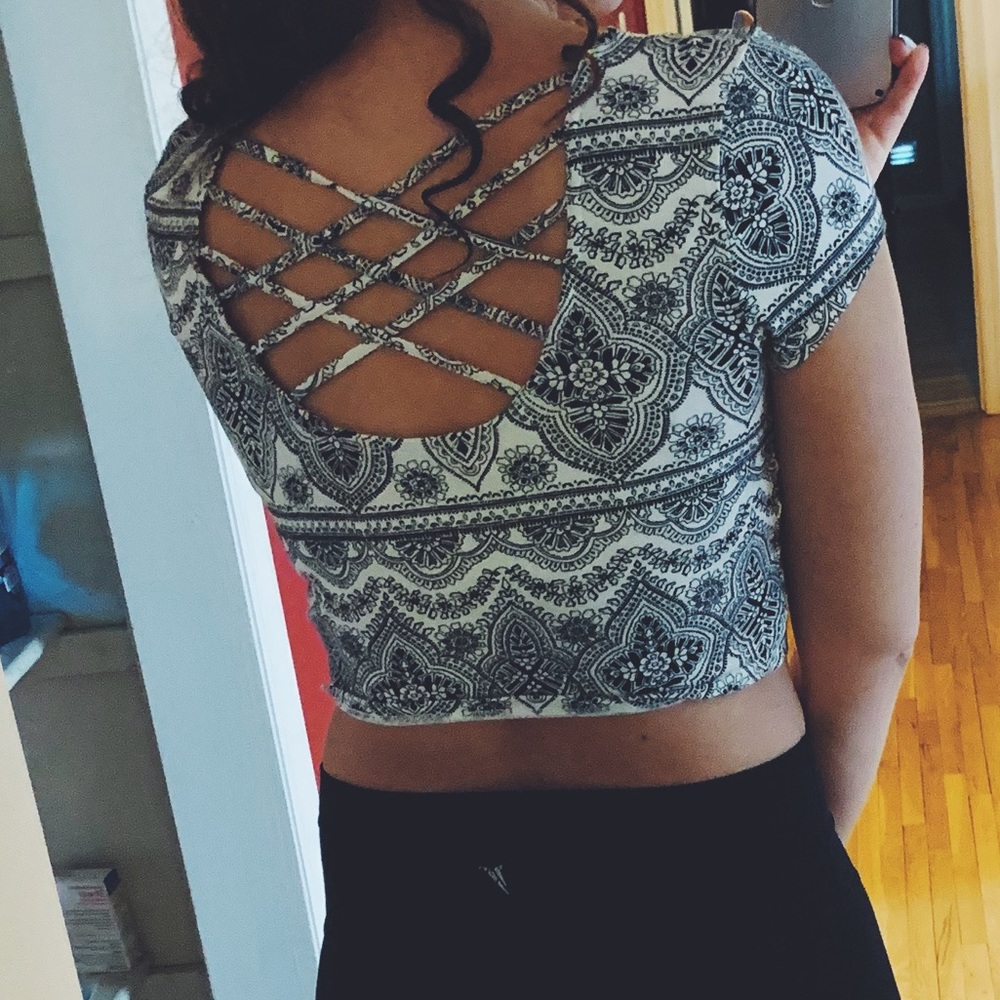 White and black crop top - Picture 2 of 2